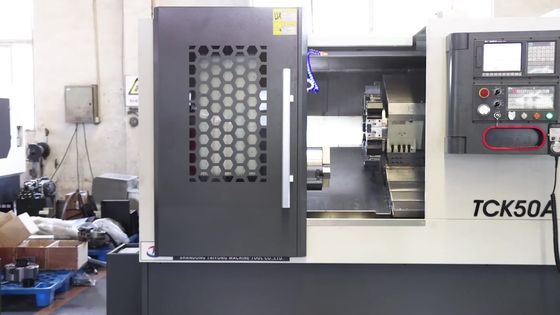 Il CNC inclinato del letto di alta rigidità lavora il tornio al tornio di TCK50A con il binario di guida lineare